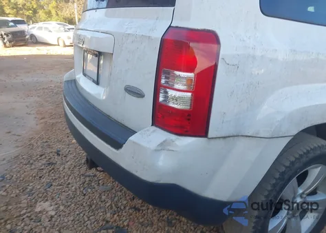 2016 Jeep Patriot Latitude z USA, uszkodzony, nr VIN 1C4NJRFB2GD687159